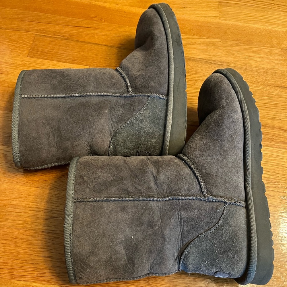 Ugg Gray Boot. Size 8 Good Condition - image 1